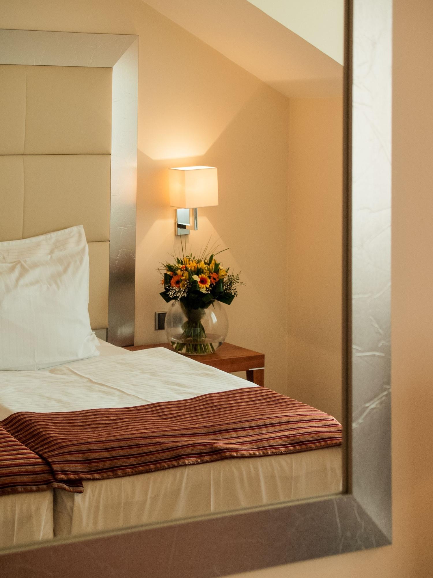 Design Merrion Hotel Praga Esterno foto