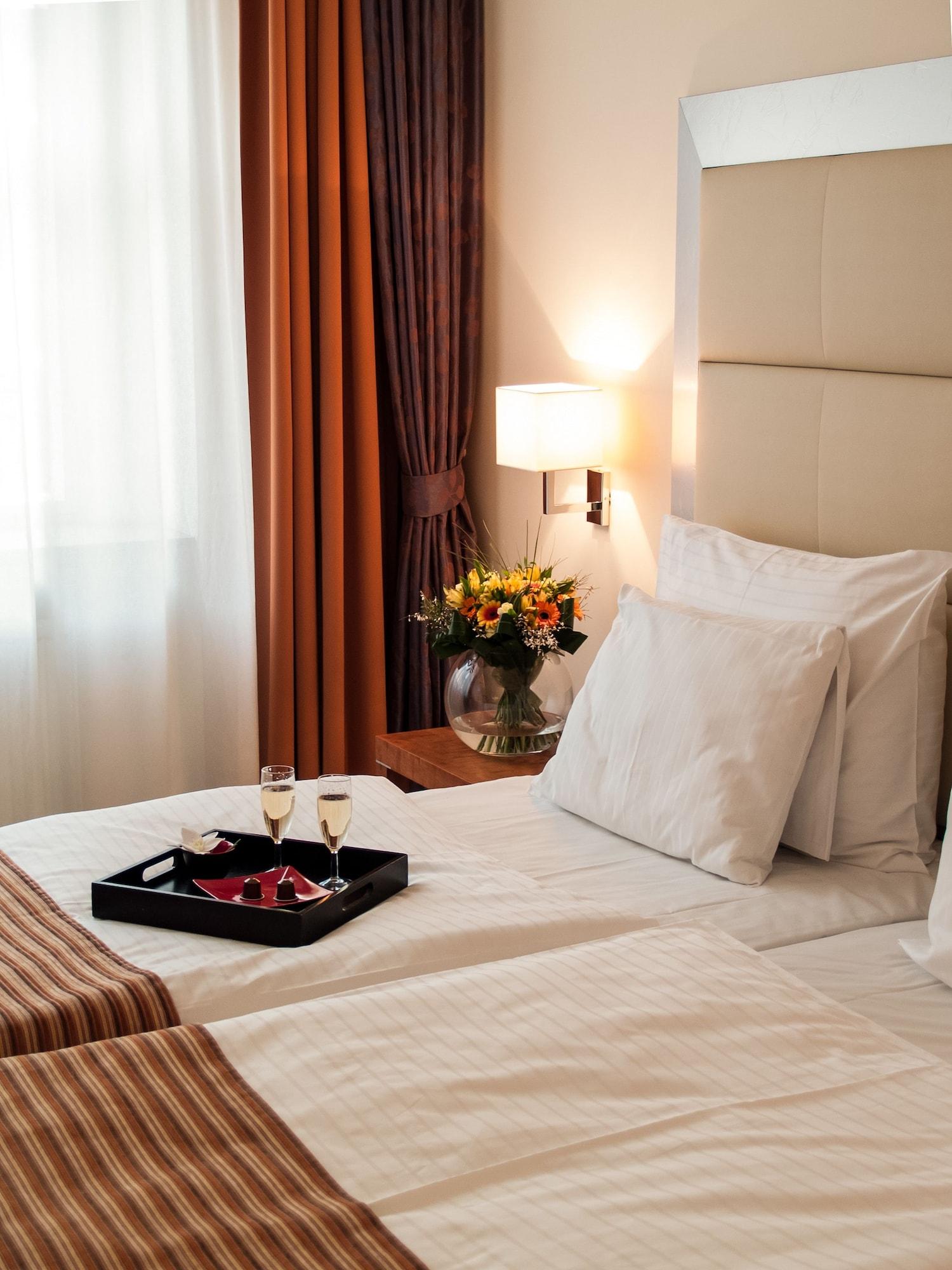 Design Merrion Hotel Praga Esterno foto